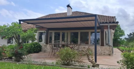 Nouvelle installation par Bel'Porte d'une pergola à Pouillon, Mont-de-Marsan, BEL'PORTE Menuiserie