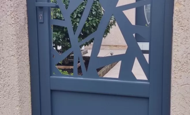 Superbe portail installé par Bel'Porte Menuiseries chez notre client de St Pierre du Mont, Mont-de-Marsan, BEL'PORTE Menuiserie